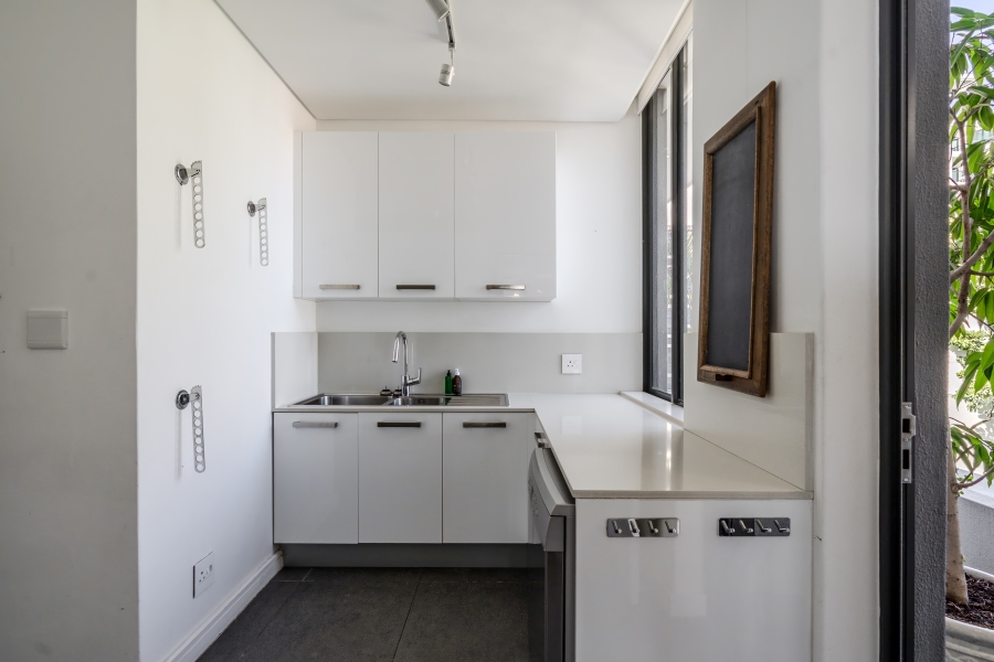 3 Bedroom Property for Sale in Sea Point Western Cape